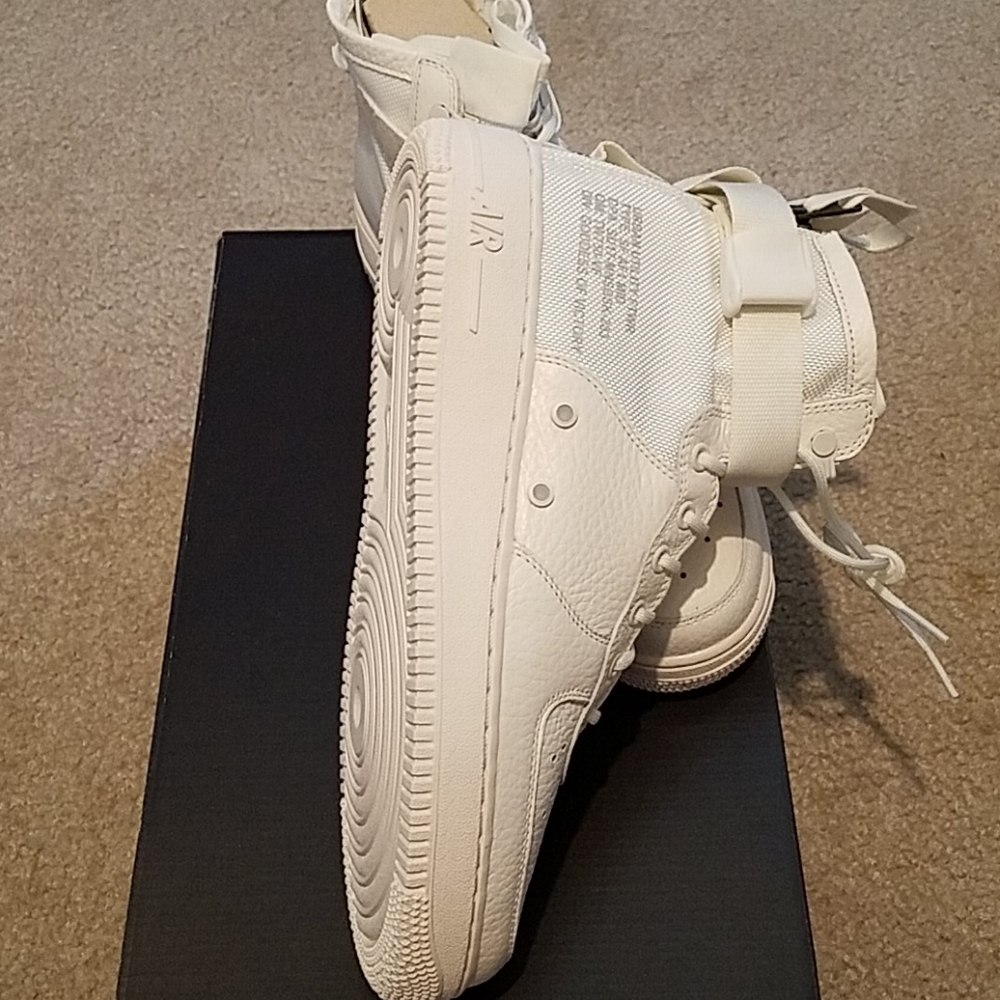 Nike Men's Air Force 1 Basketball Shoes - Picture 3 of 10
